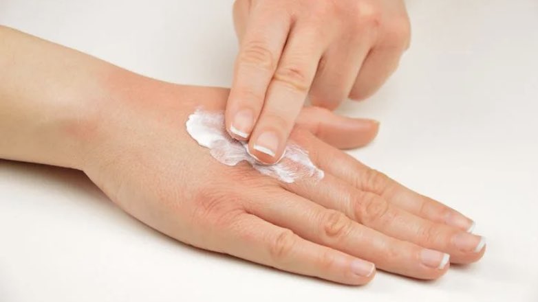 Медики рассказали, как защитить кожу рук в условиях пандемии