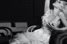 52-летняя Памела Андерсон нашла повод для обнаженной фотосессии