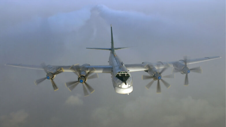 Опубликовано видео полета российских бомбардировщиков Ту-95МС у Аляски 