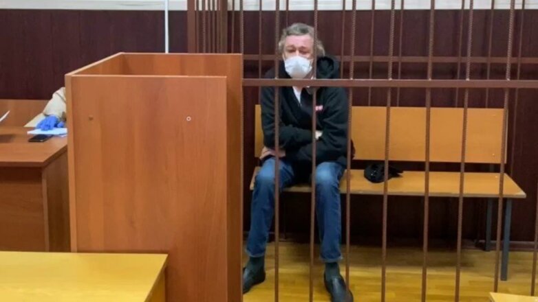Суд отправил Ефремова под домашний арест