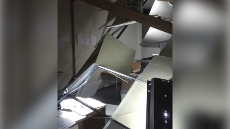 Во временном госпитале «Ленэкспо» обрушился потолок