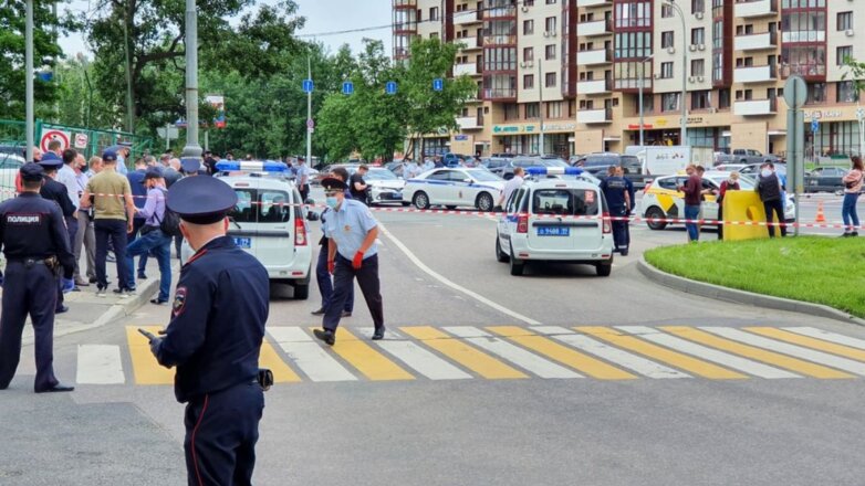 Место вооружённого нападения на полицейских на Ленинском проспекте