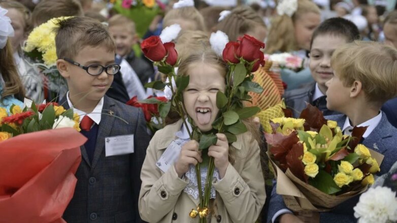 Российским школьникам вернули традиционные линейки 1 сентября