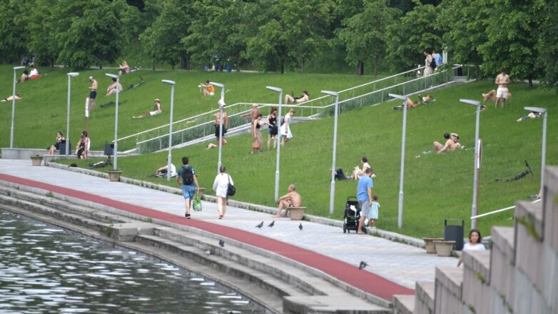 Москва погода жара лето парк