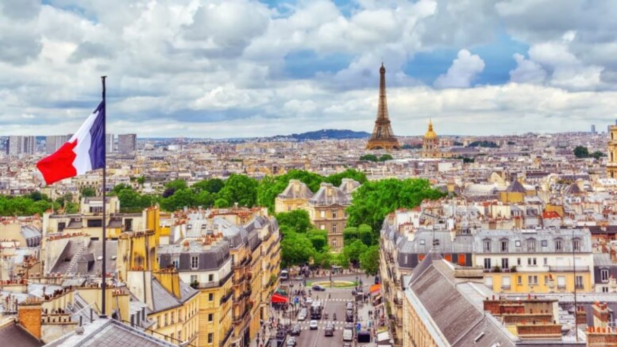 Более 70 000 вакансий в сфере путешествий и туризма угрожают восстановлению экономики Франции
