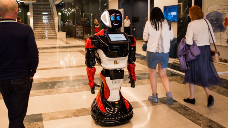 Полиция Абу-Даби приняла на работу российского робота