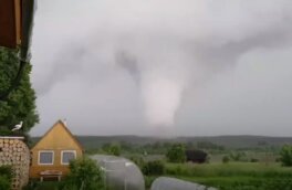 В Вологодской области сняли на видео бушующий смерч