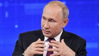 Путин предупредил, что ситуация с коронавирусом может «качнуться в любую сторону»