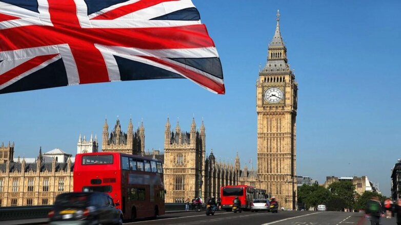 СМИ: Великобритания планирует отменить "светофорную" систему поездок