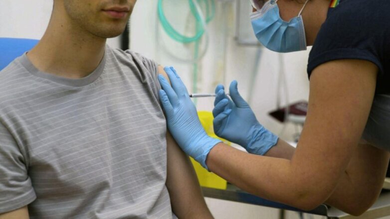 Началась финальная стадия испытаний российской вакцины от коронавируса