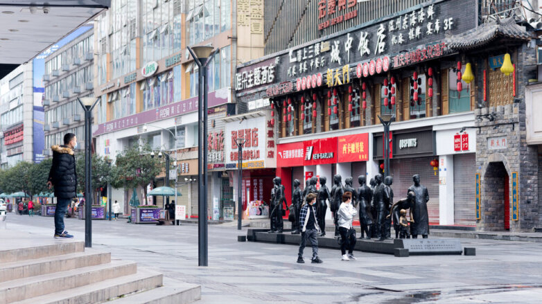 В районе Пекина ввели военное положение из-за новой вспышки COVID-19