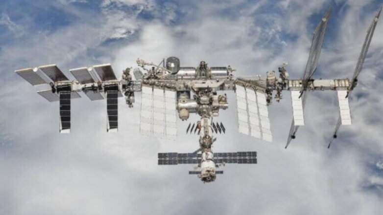 МКС Международная космическая станция на фоне земли