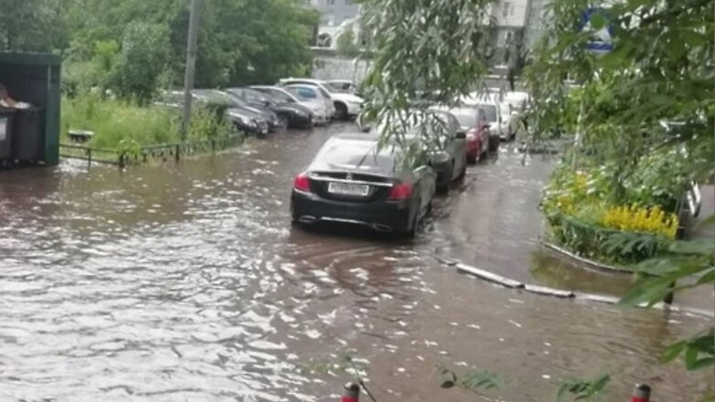 Мощный ливень превратил улицы подмосковного Красногорска в «море»