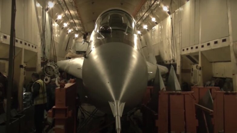 МиГ-29 сняли на видео внутри Ан-22