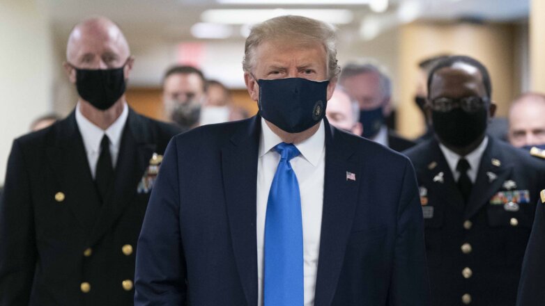 Trump Wears Mask