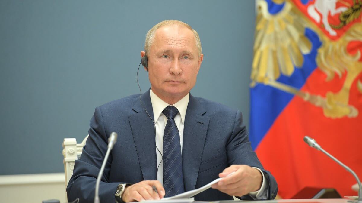 Владимир Путин видеоконференция серый фон