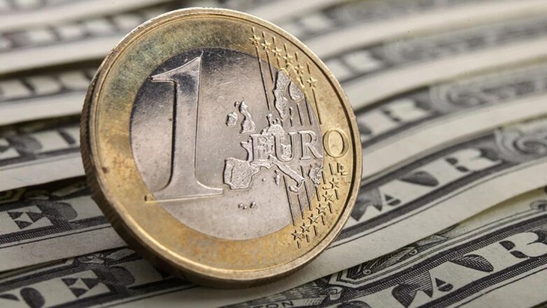 Курс евро превысил отметку в 90 рублей