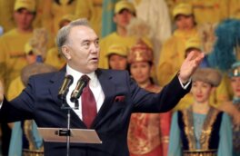 Казахстанцы распространяют в соцсетях видео поющего Назарбаева