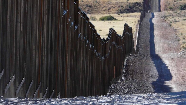 Трамп оценил ход строительства стены на границе с Мексикой