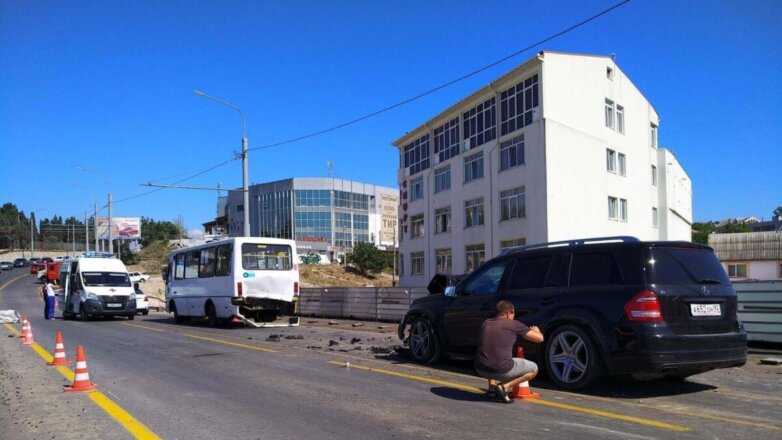 В Крыму 14 человек пострадали в ДТП с автобусом