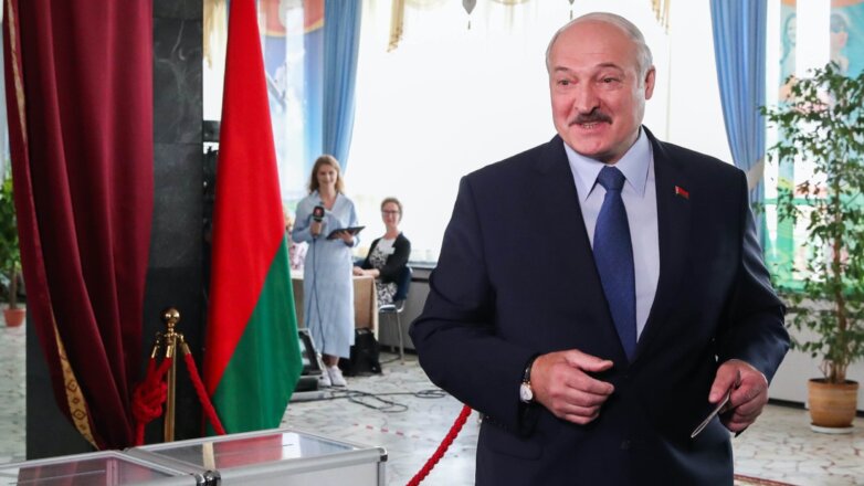 Лукашенко голосует