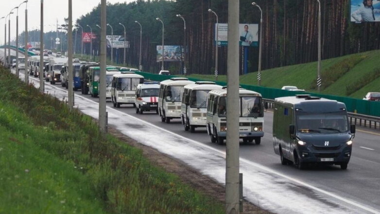 В центр Минска начали стягивать автозаки и водометы