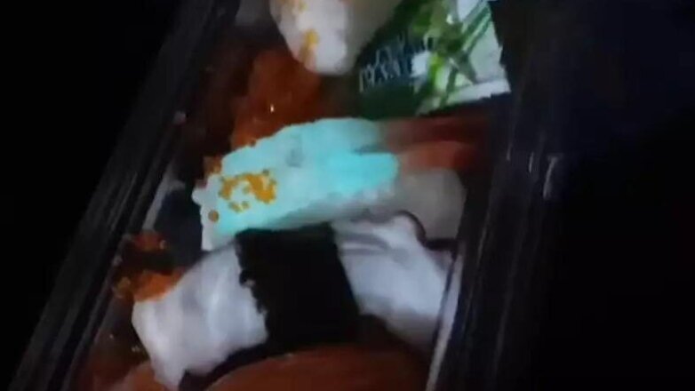 Раскрыт секрет светящихся суши из Таиланда. Видео