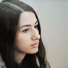 В Москве начался суд над младшей из сестер Хачатурян