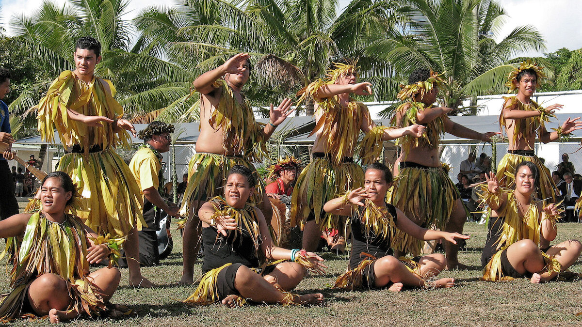 Остров Ниуэ. Местные жители устраивают для туристов представление