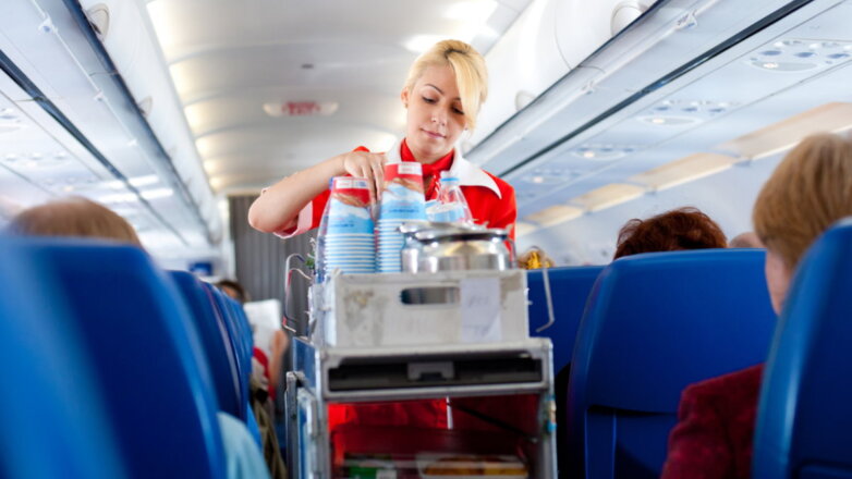 В самолетах можно бесплатно получать больше еды и напитков