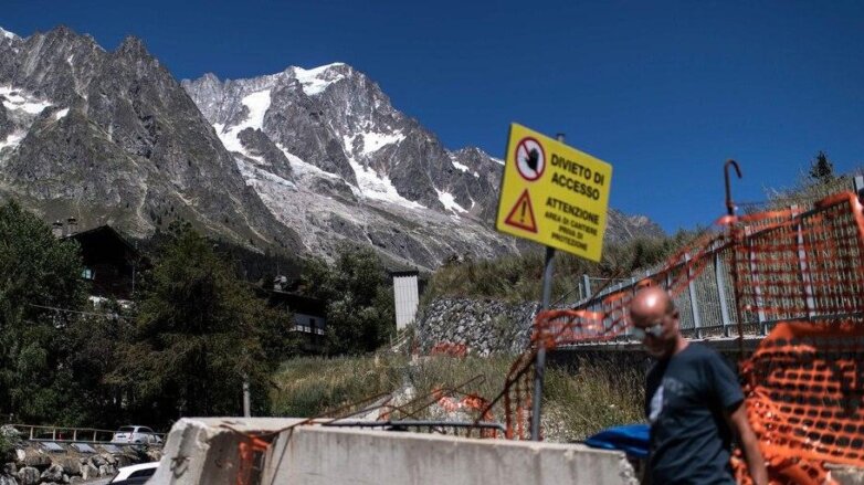В Италии из-за угрозы разрушения ледника эвакуировали 75 человек