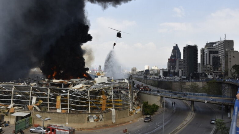 В порту Бейрута вспыхнул пожар два