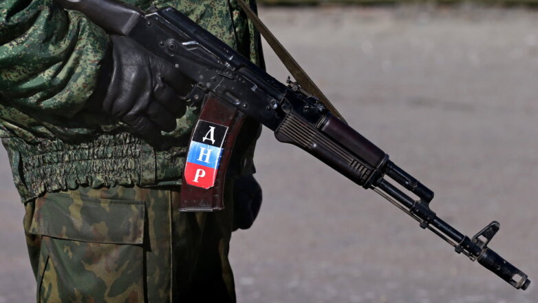 Военнослужащий солдат ДНР на блокпосту Донецкая область