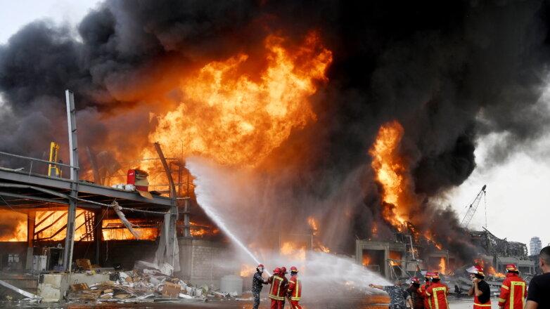 В порту Бейрута вспыхнул пожар: видео