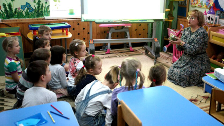 Депутат предложил компенсировать российским семьям плату за частные детсады