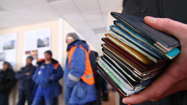 Мигрантов обяжут получать единый электронный документ для длительного пребывания в России