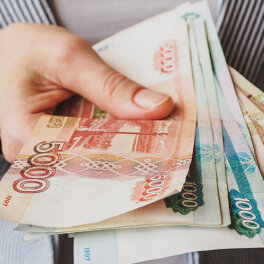 Минтруд предложил с 2025 года повысить МРОТ до 22.440 рублей