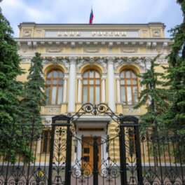 ЦБ РФ заявил о необходимости продлить жесткие денежно-кредитные условия из-за высокой инфляции
