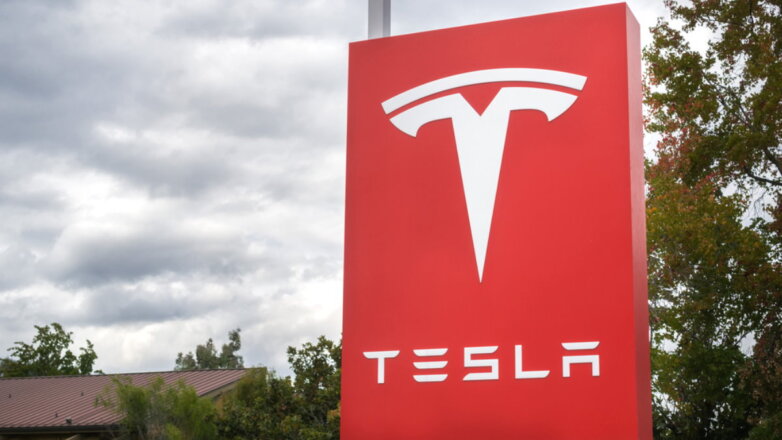 Tesla отзывает более 10000 электромобилей из-за отрывающейся крыши