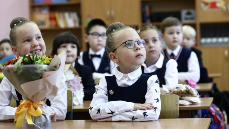 Путин подписал закон о приеме братьев и сестер в одну школу