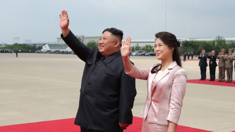 Ким Чен Ын и Ли Соль Чжу жена