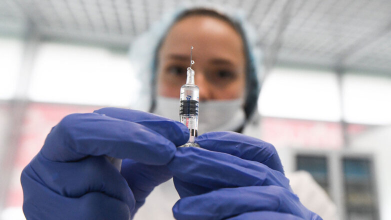 СМИ узнали о заявлении на регистрацию в России новой китайской вакцины от COVID-19