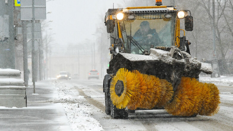 москва зима уборка снега снег дороги улица трактор погода