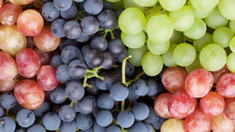 Виноград назвали наиболее подорожавшим продуктом к новогоднему столу