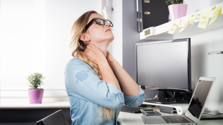 Избавиться от боли в шее, спине и плечах помогут 3 быстрых улучшения офиса