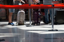 В аэропорту Санкт-Петербурга перестали принимать багаж, обернутый в пищевую пленку