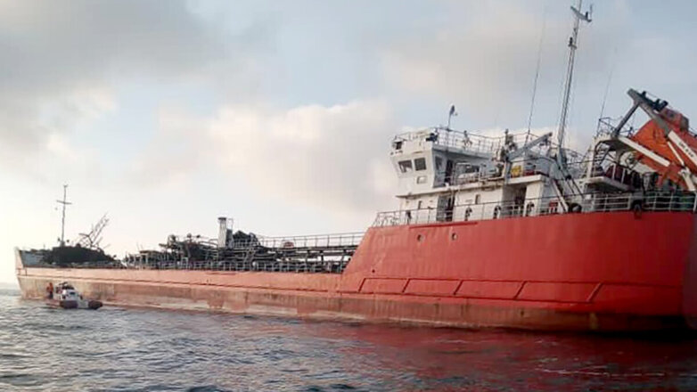 В Азовском море прекратили искать моряков с танкера