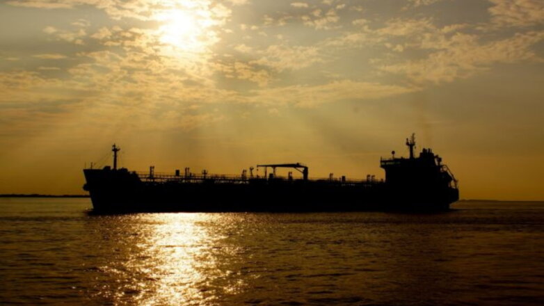 В Керченском проливе на российском нефтяном танкере произошел взрыв