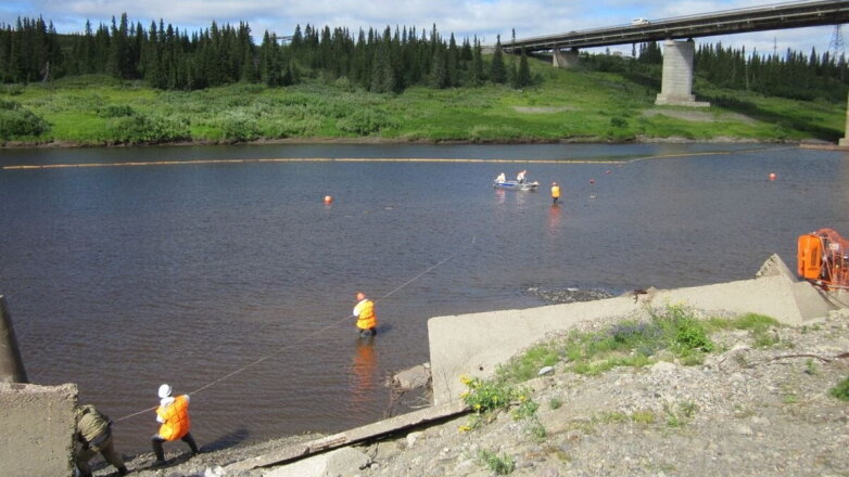 На реке в районе крупнейшего месторождения в НАО обнаружили загрязнение