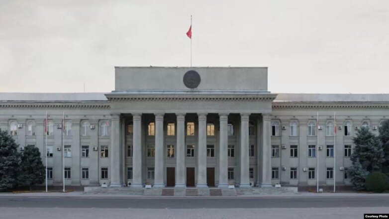 Протестующие в Киргизии захватили здание правительства